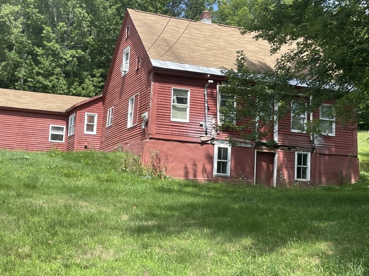 303 Thrasher Road, Claremont, NH